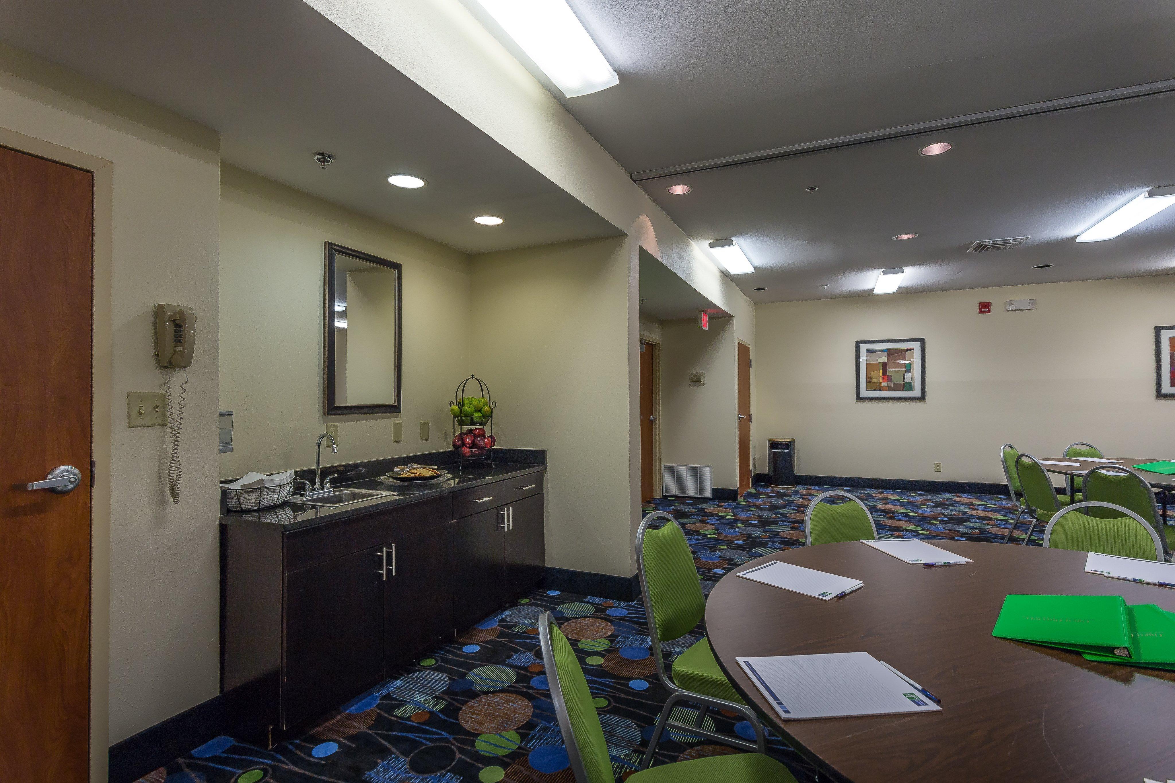 Holiday Inn Express Hotel & Suites Edmond By Ihg Exterior photo